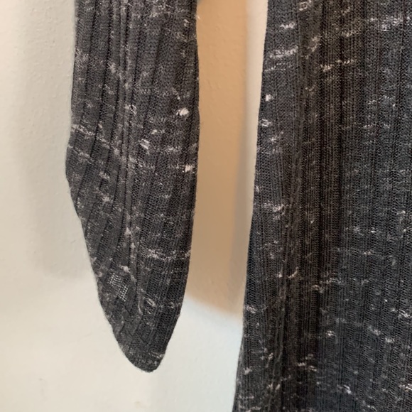 AB Studio NWT Textured Knit Flounce Hemline Women’s Size M Black White Top - Picture 8 of 16